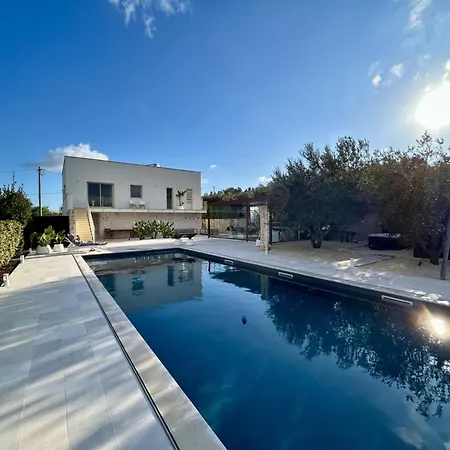Pergolata In Pool, Jacuzzi & Ruhe * Ostuni